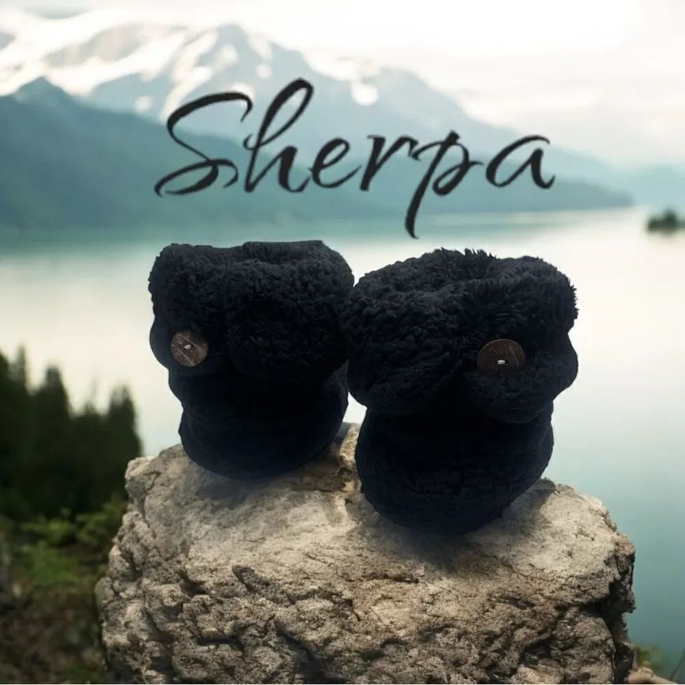 Black Sherpa Booties, Slippers l Non-skid l Wooden Button Accents l 8 l EUC